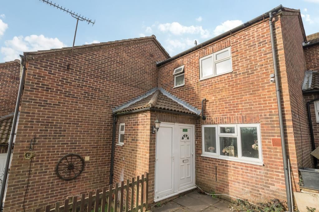 2 bed terraced house for sale in High Buckinghamshire HP13, £