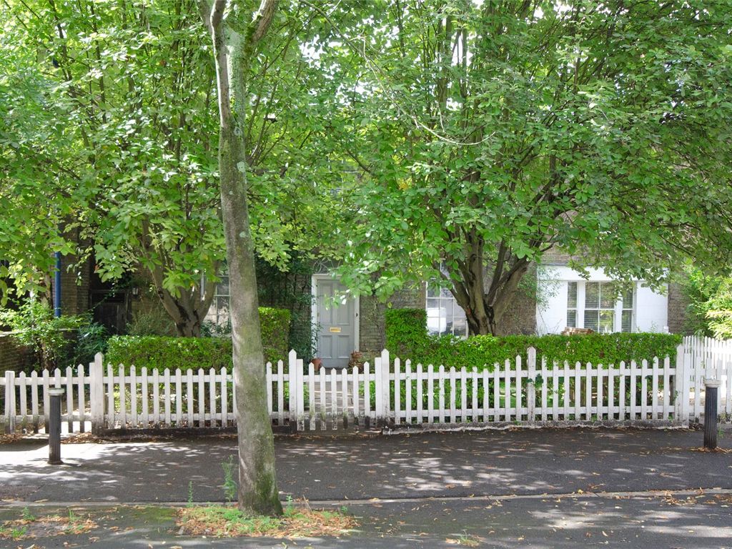 4 bed semidetached house for sale in Bounds Green Road, London N22