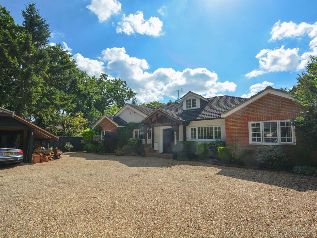 5 bed detached house for sale in Nine Mile Ride, Finchampstead RG40 Zoopla