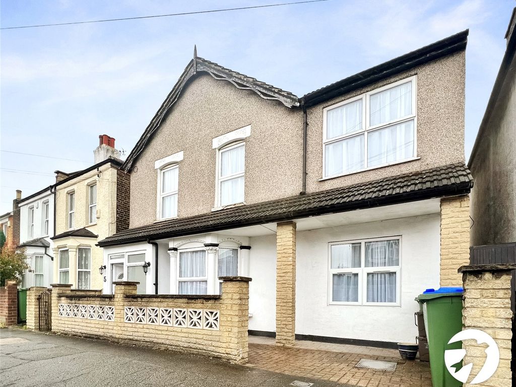 6 bed detached house to rent in Sandford Road, Bexleyheath DA7 Zoopla