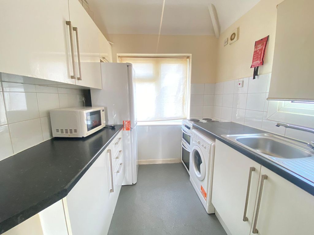 1 bed flat to rent in Nicholas Road, Dagenham RM8 Zoopla