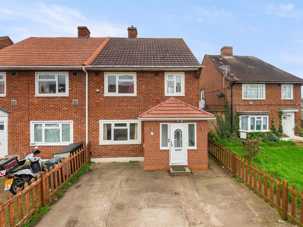 5 bed semidetached house for sale in Arundel Road, Hounslow TW4, £