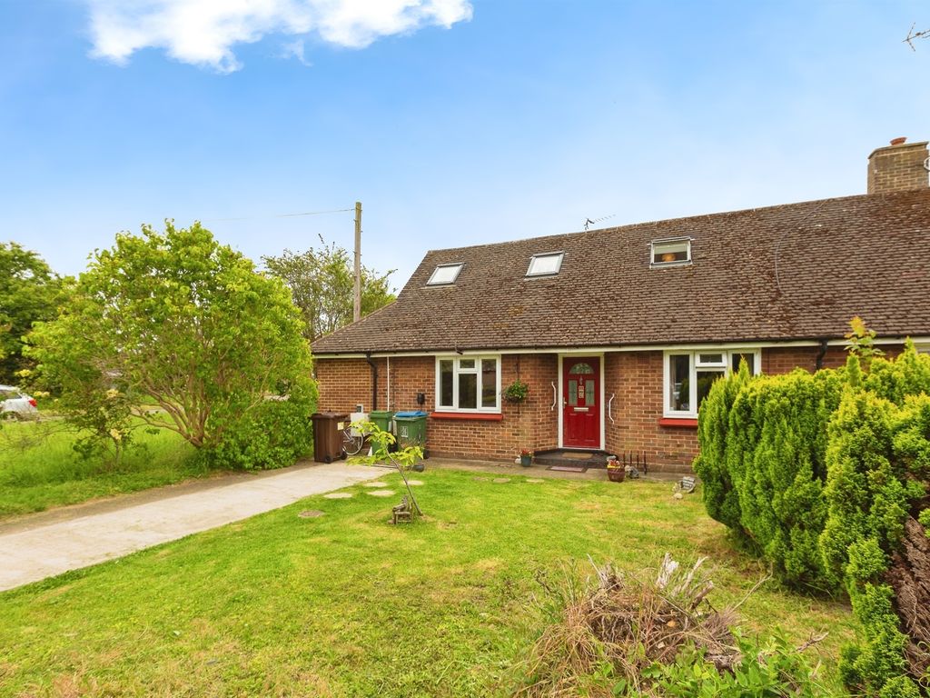4 bed bungalow for sale in Prebendal Avenue, Aylesbury HP21, £350,000