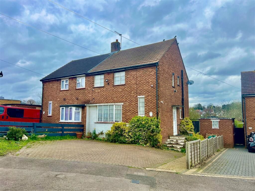 2 bed semidetached house for sale in Oakmere Avenue, Potters Bar EN6, £425,000 Zoopla