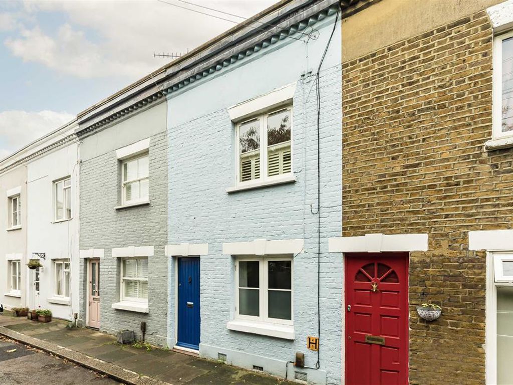 2 bed property for sale in School House Lane, Teddington TW11, £699,950