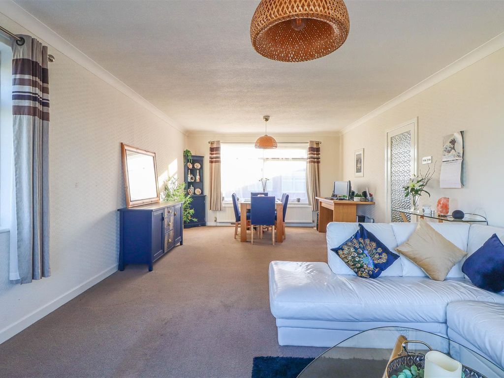 2 bed flat for sale in Southchurch Boulevard, SouthendOnSea SS2 Zoopla