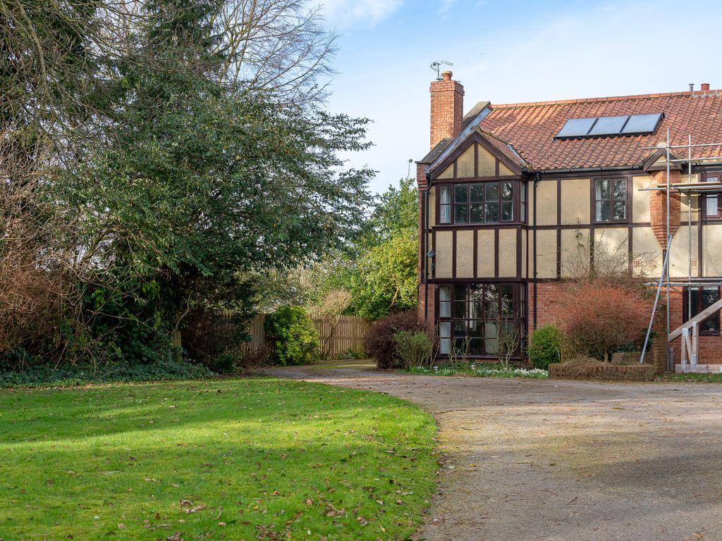 4 bed semidetached house for sale in Church Hill, Easingwold, York