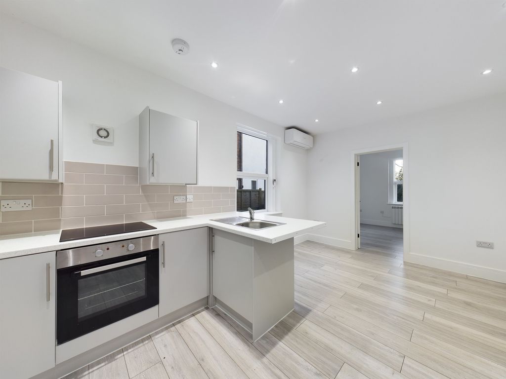 1 bed flat to rent in Denmark Road, Gloucester GL1, £750 pcm Zoopla