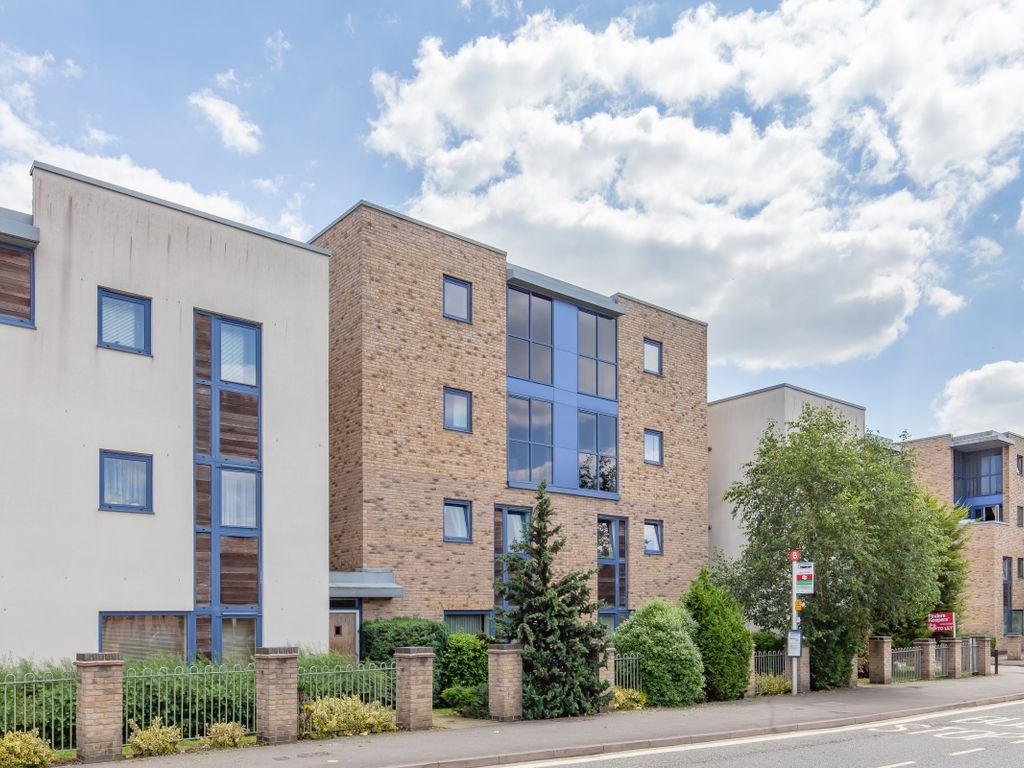 2 bed flat to rent in London Road, Bicester OX26, £1,350 pcm Zoopla