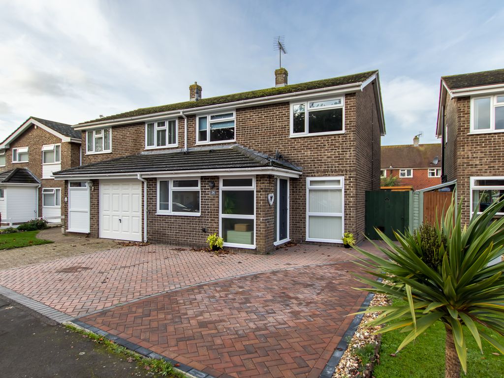 3 bed semidetached house for sale in Haleybridge Walk, Tangmere