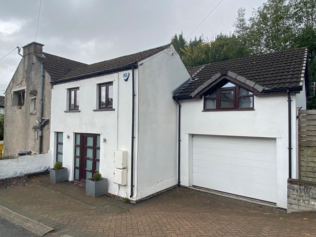 3 bed semidetached house to rent in Pendwyallt Road, Whitchurch