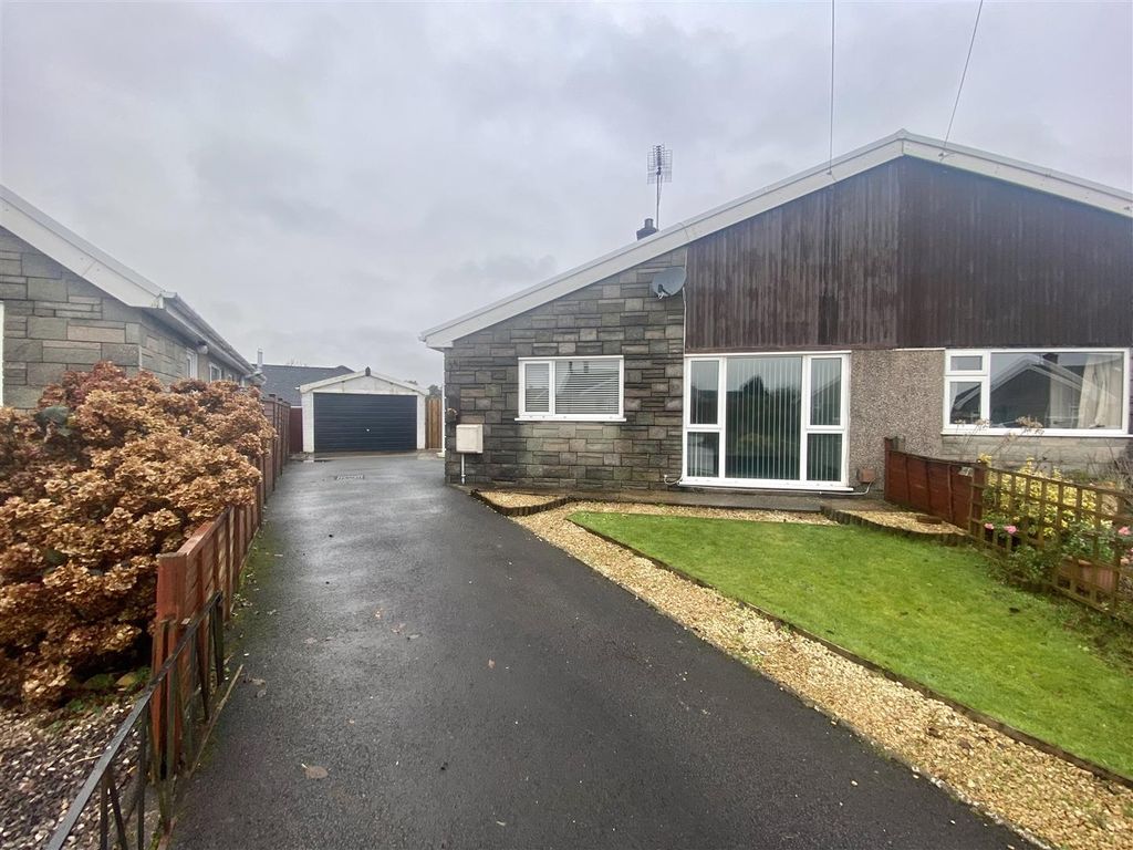 2 bed semidetached bungalow for sale in Summerland Park, Upper Killay