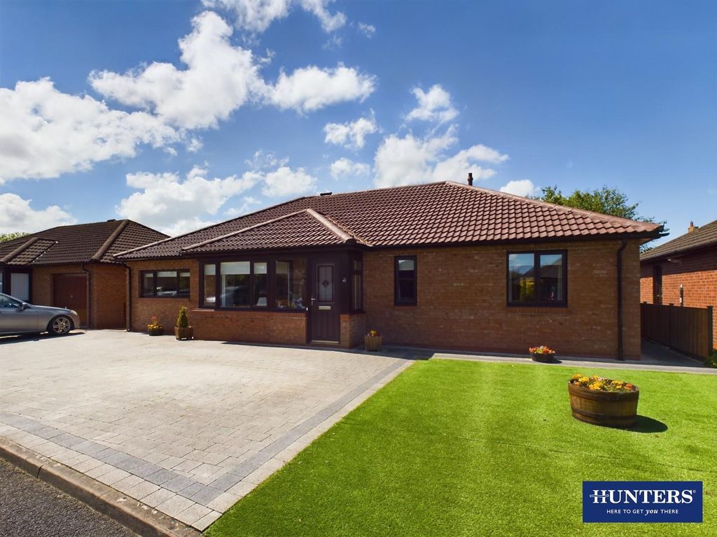 3 bed detached bungalow for sale in Pinecroft, Carlisle CA3, £330,000