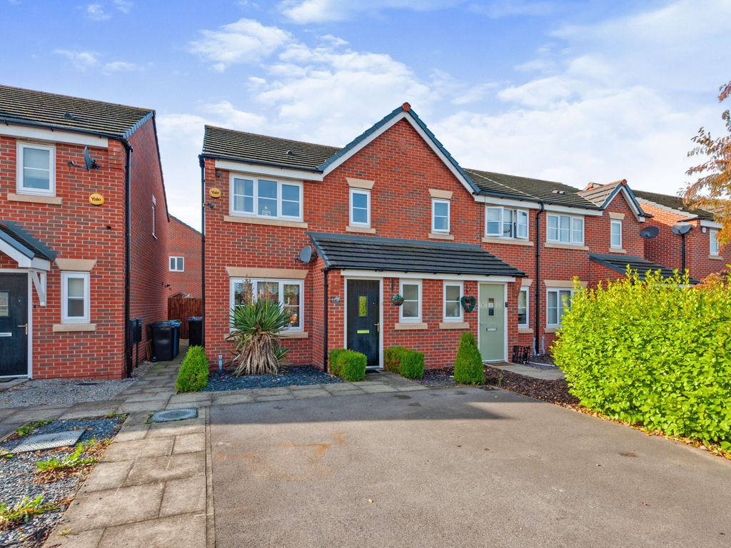 3 bed semidetached house for sale in Shackleton Avenue, Widnes WA8