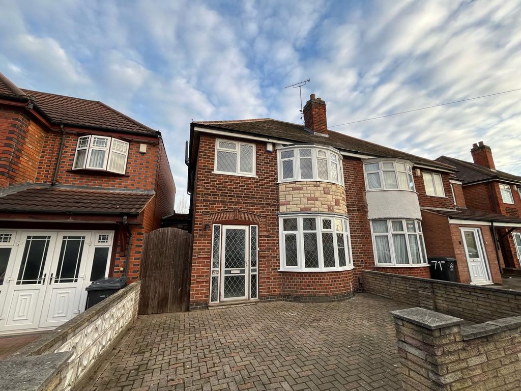4 bed semidetached house to rent in Staveley Road, Leicester LE5, £