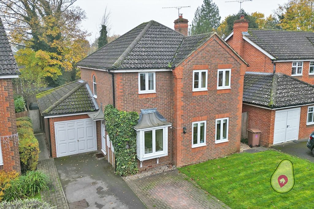 4 bed detached house for sale in Manor Road, Wokingham, Berkshire RG41