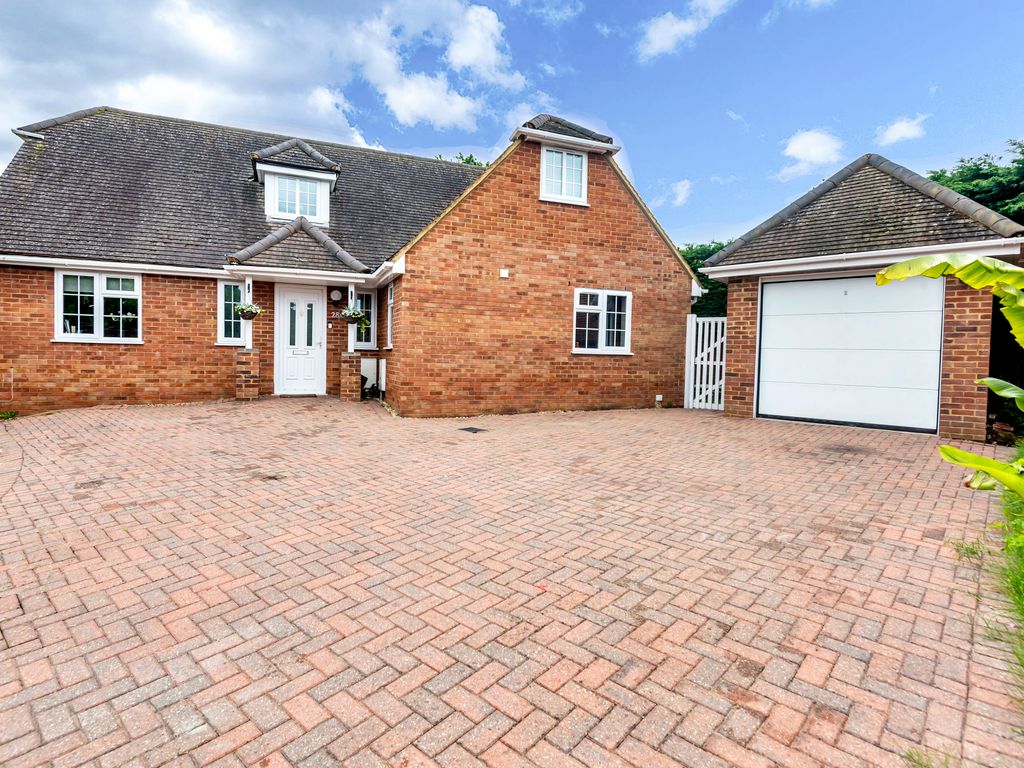 4 bed detached bungalow for sale in Greenmeads, Woking GU22 Zoopla