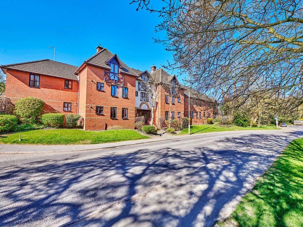 1 bed flat to rent in Balfour Court, Station Road, Harpenden, Hertfordshire AL5, £1,100 pcm Zoopla