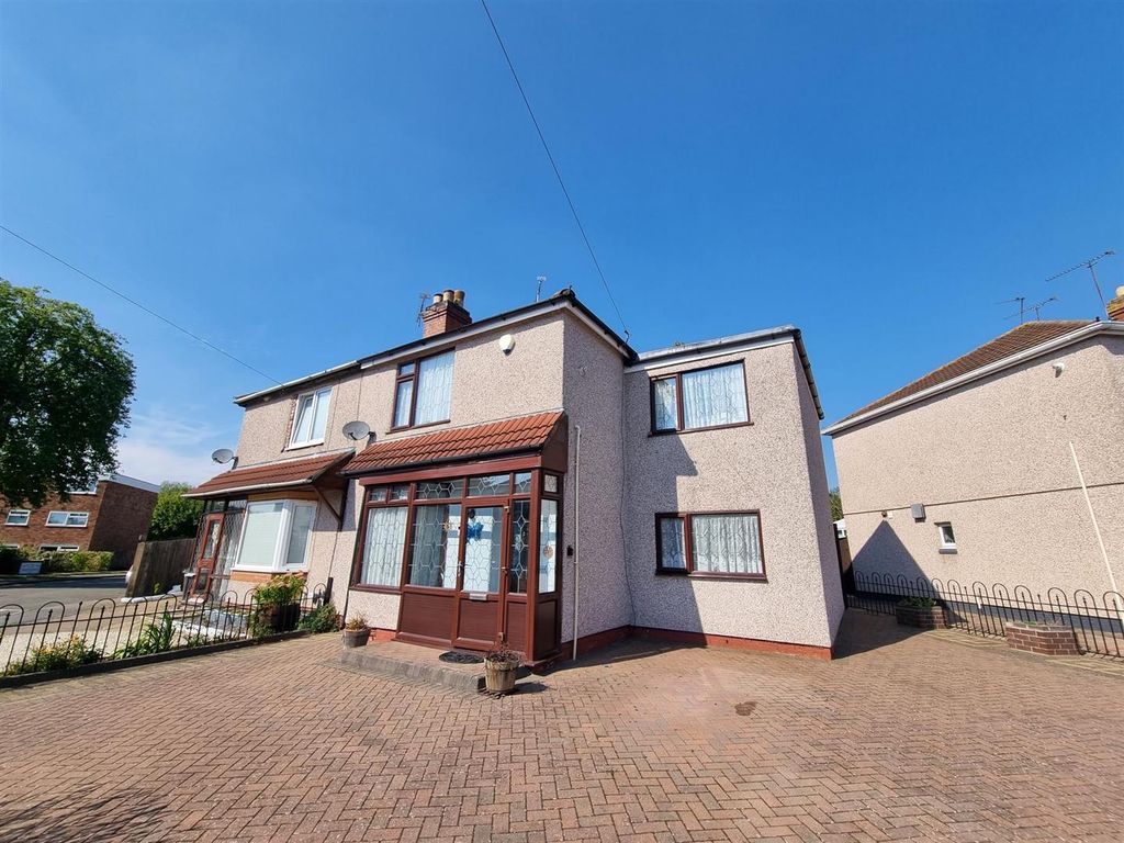 3 bed semidetached house for sale in Newhall Road, Henley Green