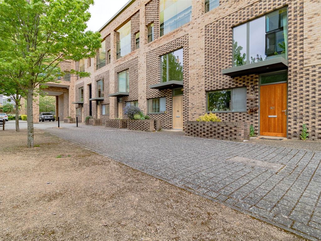 3 bed flat for sale in Addenbrookes Road, Trumpington, Cambridge