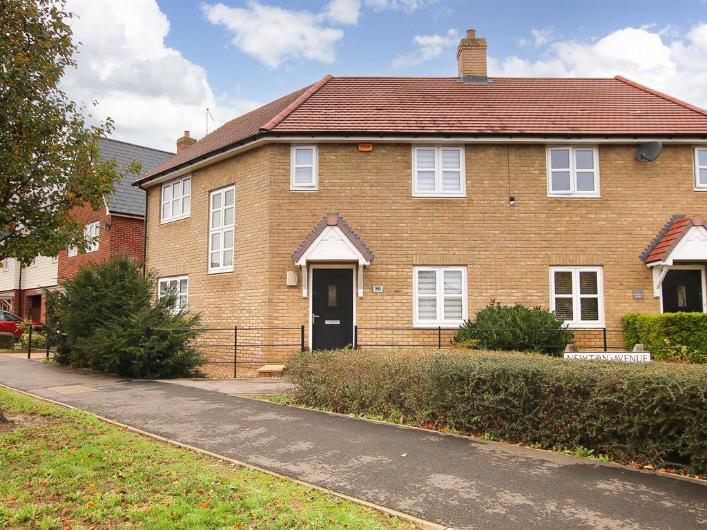 Bramley Road Berryfields Aylesbury HP18  