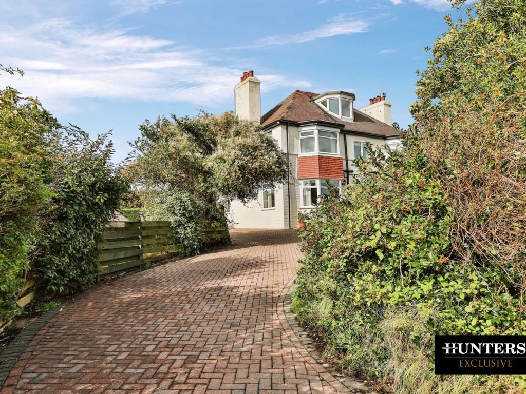 4 bed detached house for sale in Filey Road, Scarborough YO11, £795,000 Zoopla