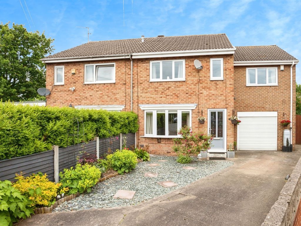 4 bed semidetached house for sale in Top Orchard, Ryhill, Wakefield
