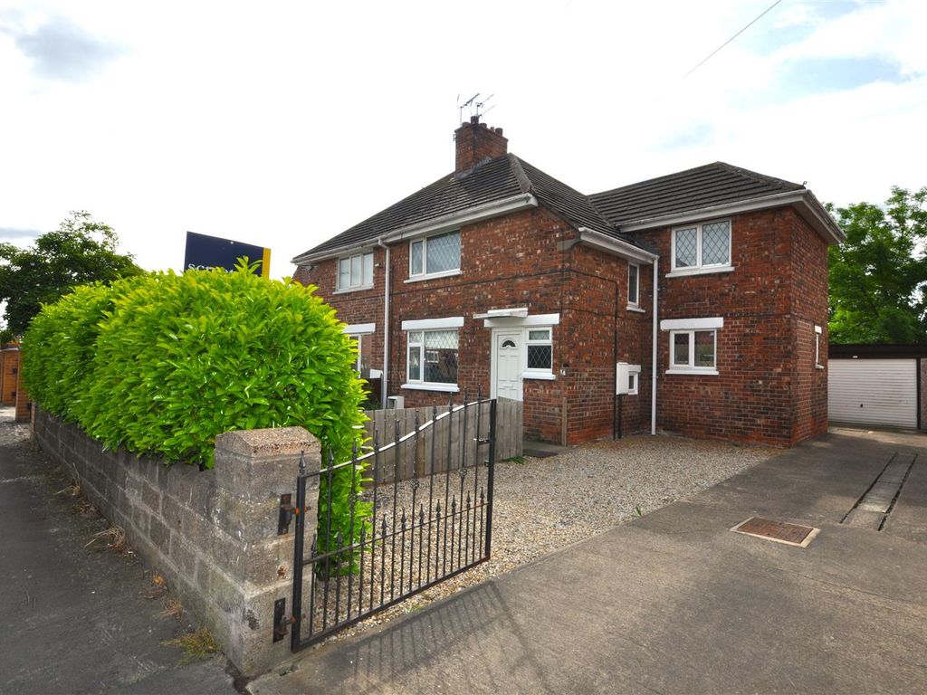 3 bed semidetached house for sale in Wembley Road, Moorends, Doncaster