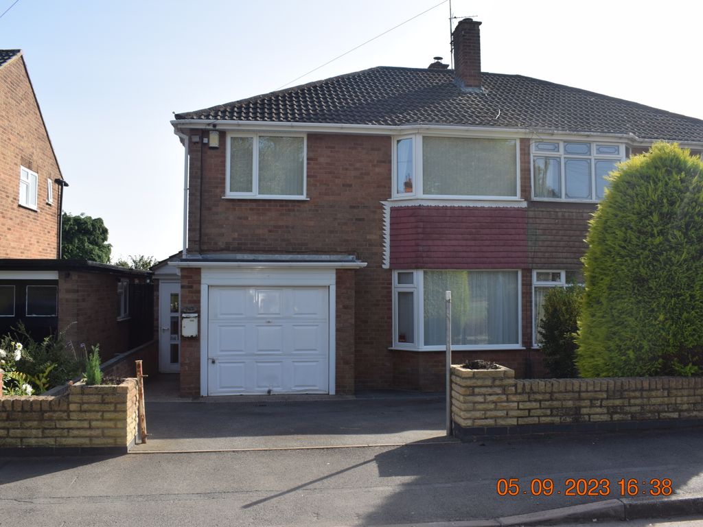 3 bed semidetached house to rent in Camp Hill Road, Nuneaton CV10, £