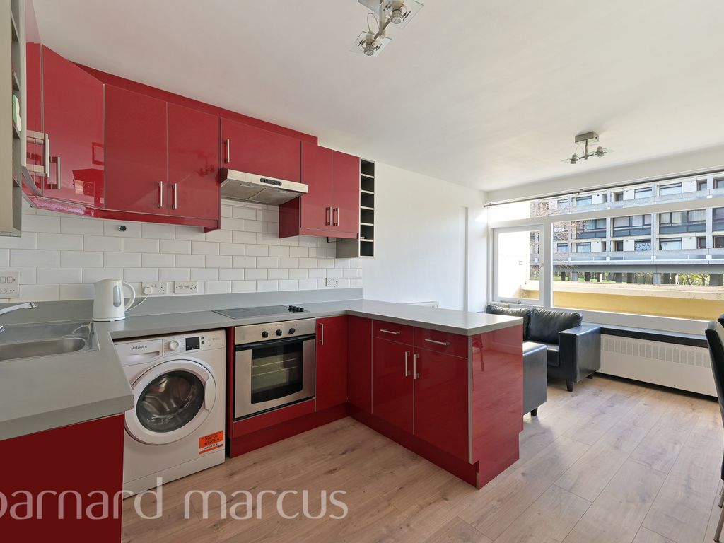 3 bed flat to rent in Highcliffe Drive, London SW15, £2,200 pcm Zoopla