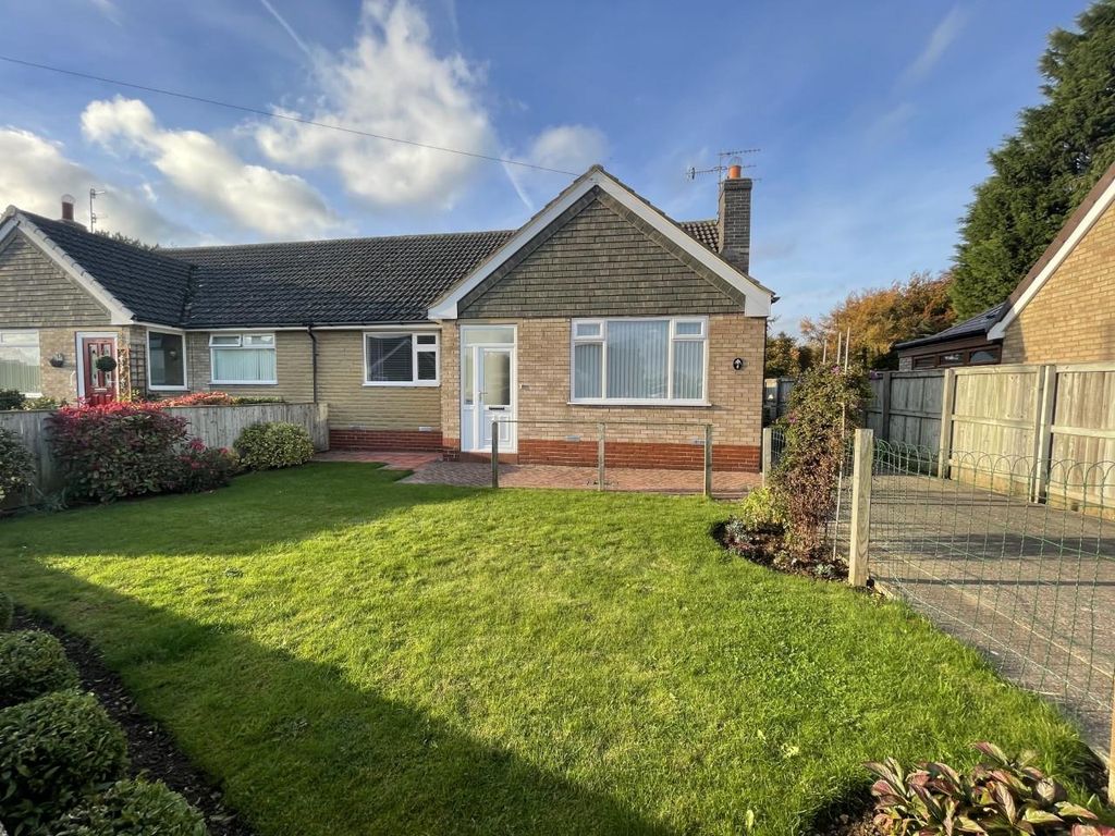 2 bed semidetached bungalow for sale in Morley Drive, West Ayton