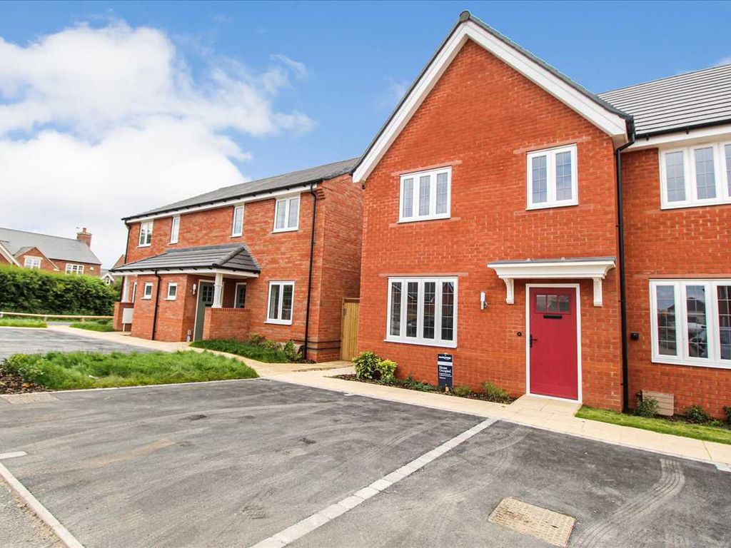 3 bed town house to rent in Pike Avenue, Keyworth, Nottingham NG12, £