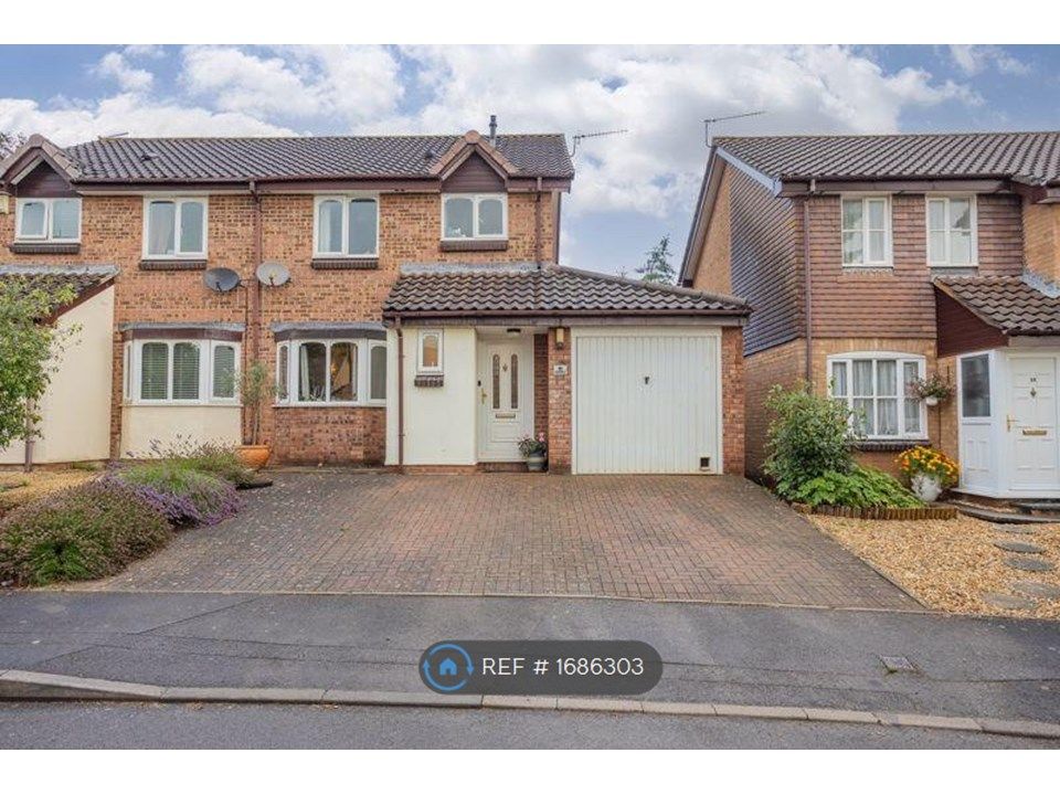 3 bed semidetached house to rent in Brook Close, Long Ashton, Bristol