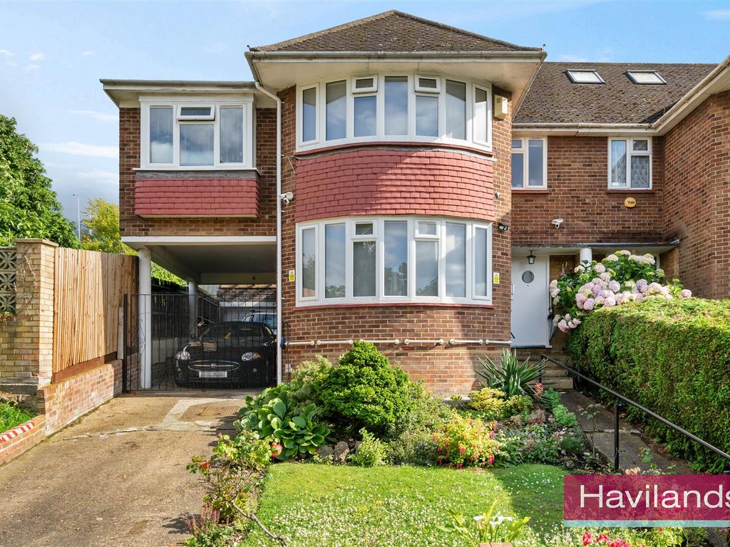 4 bed semidetached house for sale in The Vale, London N14, £899,950