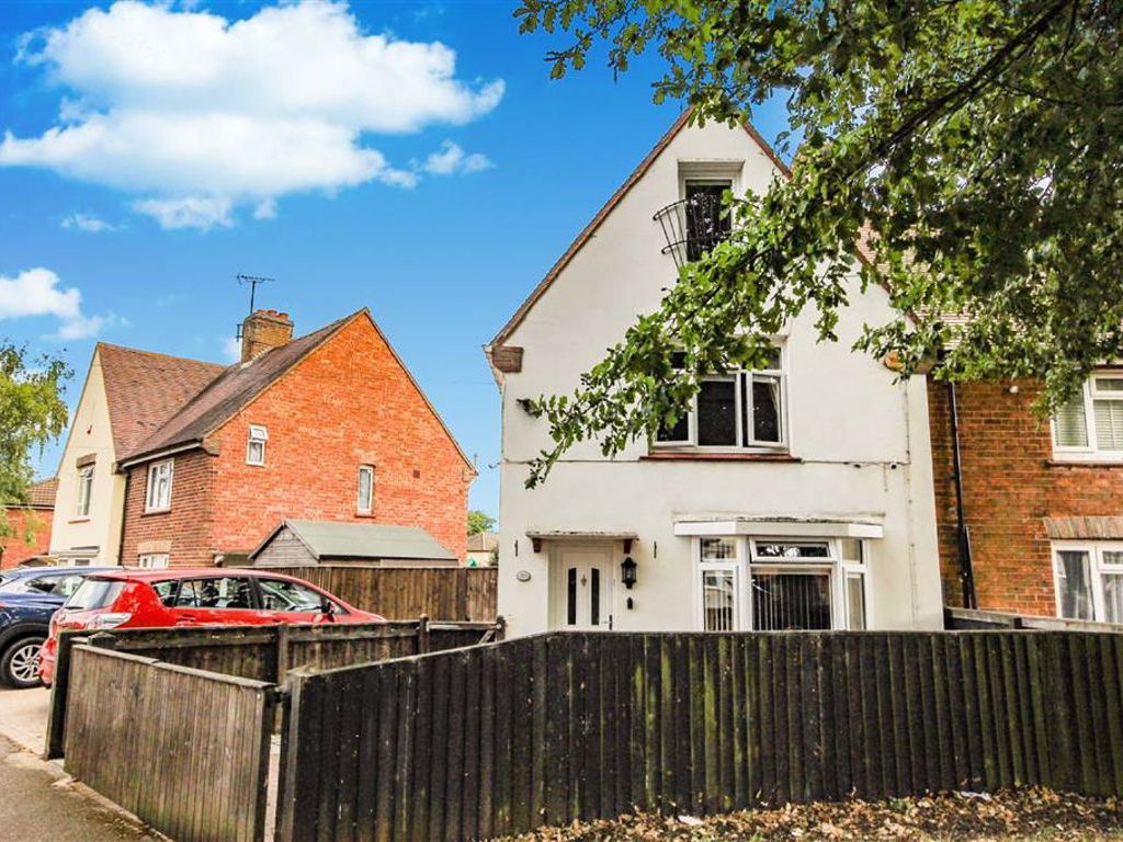 3 bed semidetached house for sale in Priory Road, Wellingborough