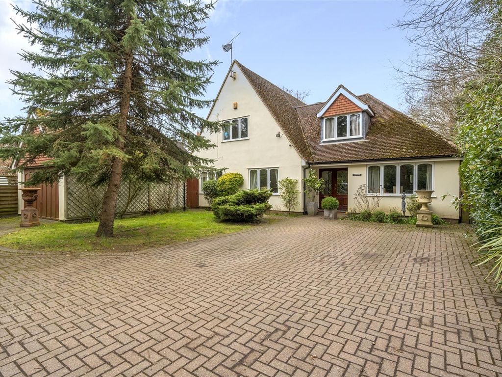 4 bed detached house for sale in Littlewick Common, Knaphill, Woking