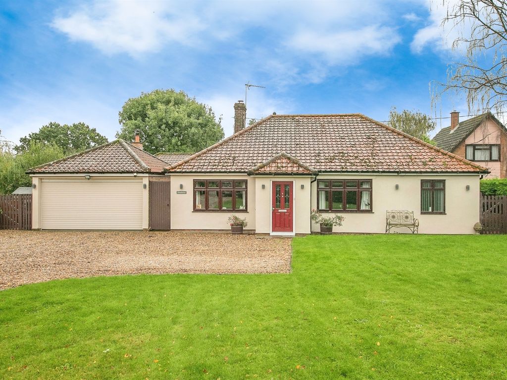 3 bed detached bungalow for sale in Hadleigh Road, Elmsett, Ipswich IP7
