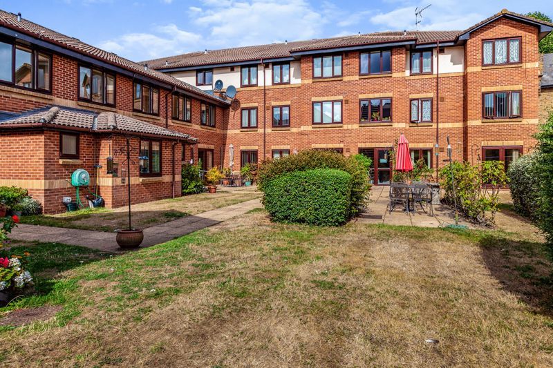 2 bed flat for sale in Orchid Court, Egham TW20 Zoopla