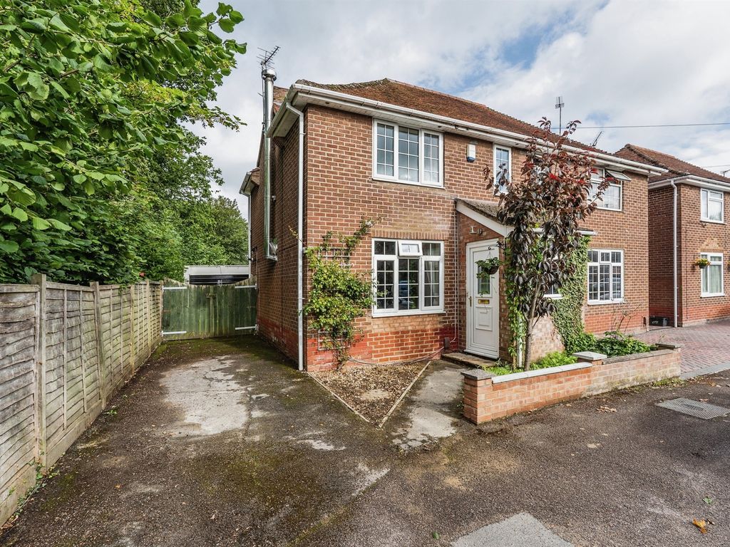 3 bed semidetached house for sale in Testwood Crescent, Totton