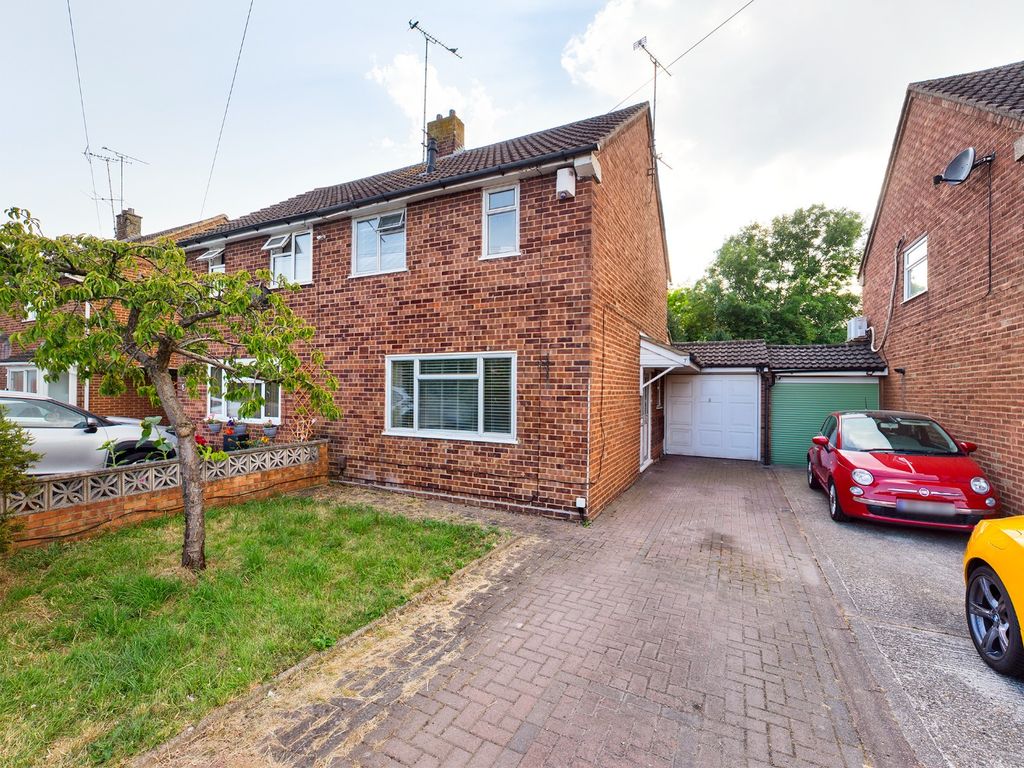 3 bed semidetached house for sale in Meadowcroft, Quarrendon