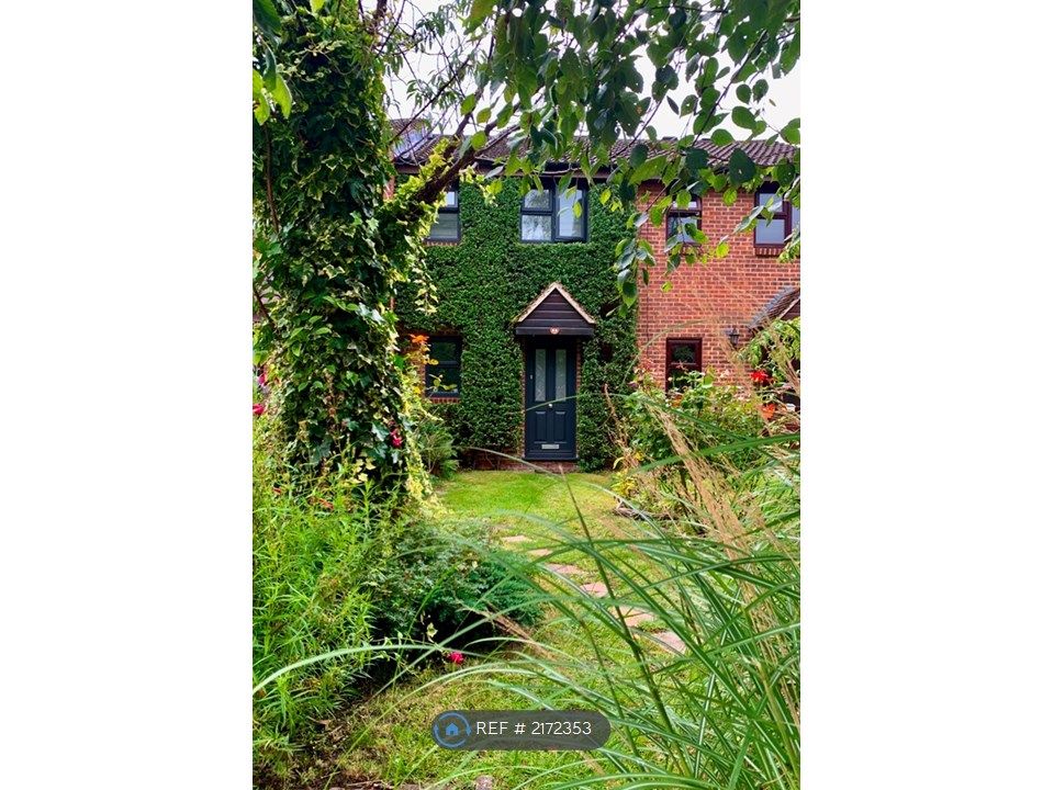 2 bed terraced house to rent in Hythe Close, Bracknell RG12, £1,600 pcm Zoopla