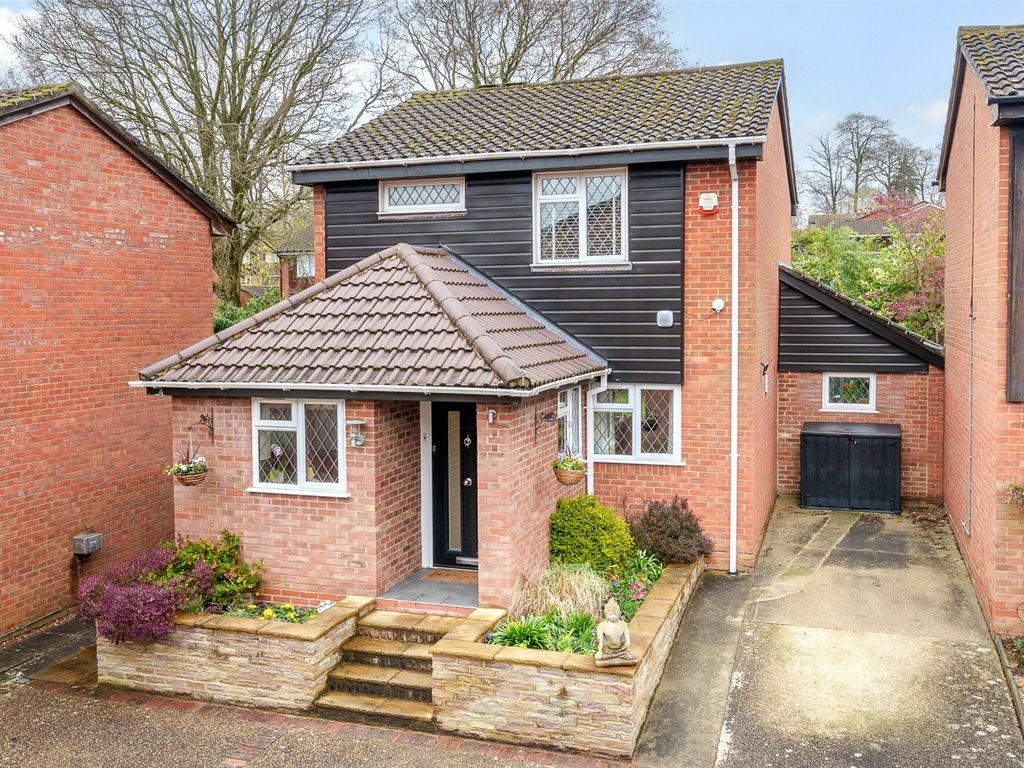 3 bed detached house for sale in Finmere, Bracknell, Berkshire RG12, £