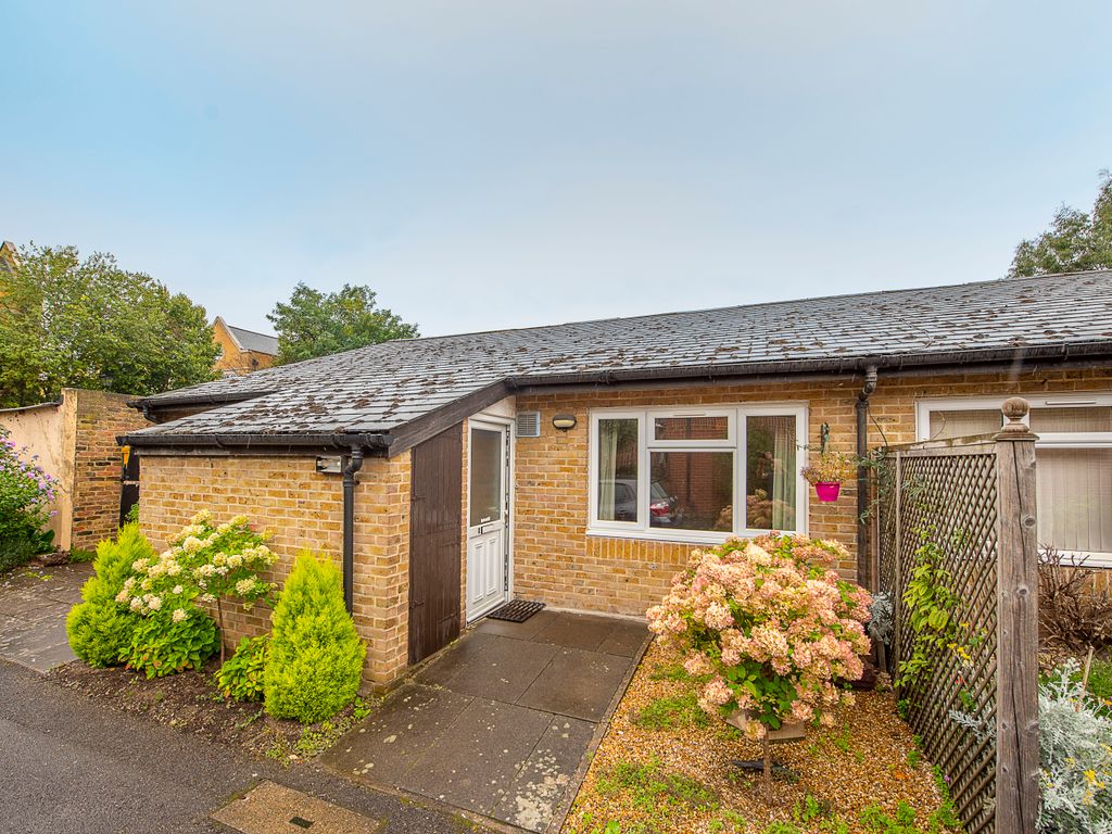 1 bed bungalow for sale in Carrick Close, Isleworth TW7, £339,000 Zoopla