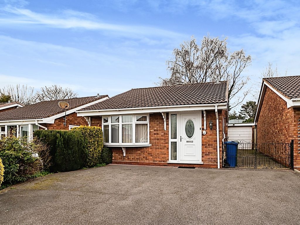 2 bed detached bungalow for sale in Redbrook Close, Heath Hayes