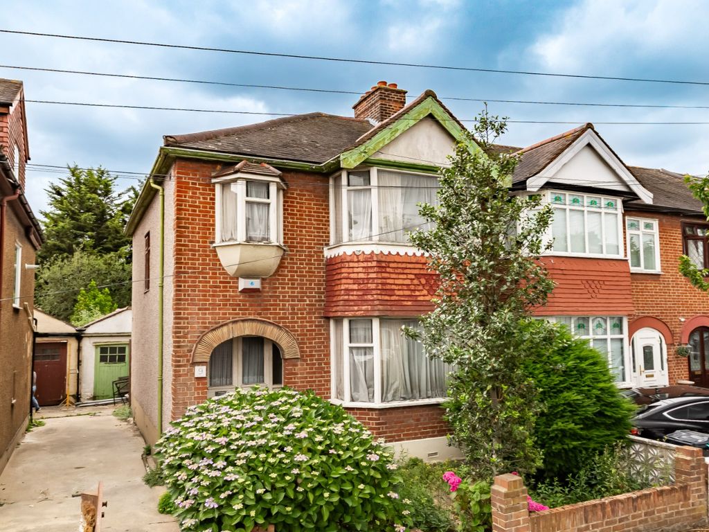 3 bed semidetached house for sale in Beaminster Gardens, Ilford IG6