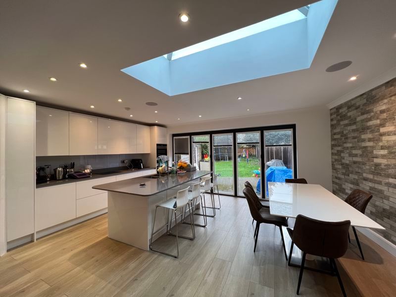 4 bed semidetached house for sale in Sefton Avenue, London NW7 Zoopla