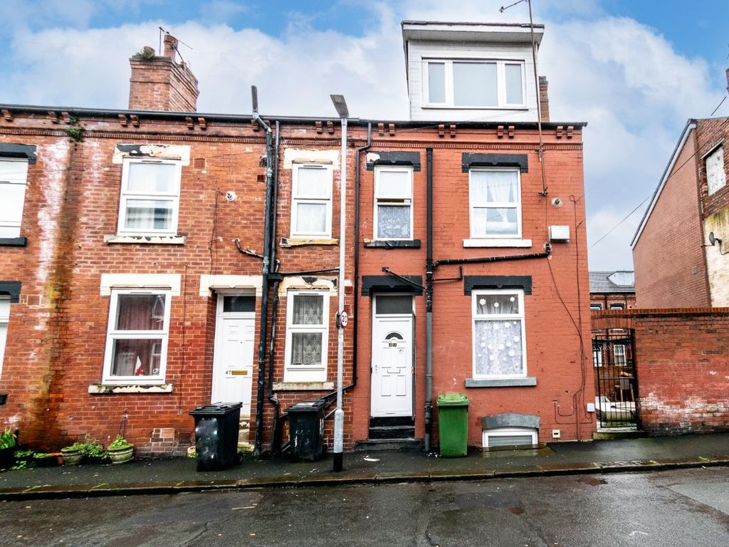 2 bed terraced house for sale in Recreation Terrace, Leeds LS11, £