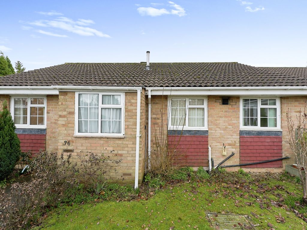 2 bed semidetached bungalow for sale in Royal Drive, Epsom KT18 Zoopla