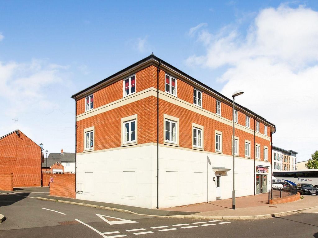 2 bed flat for sale in Prince Rupert Drive, Aylesbury HP19, £209,000
