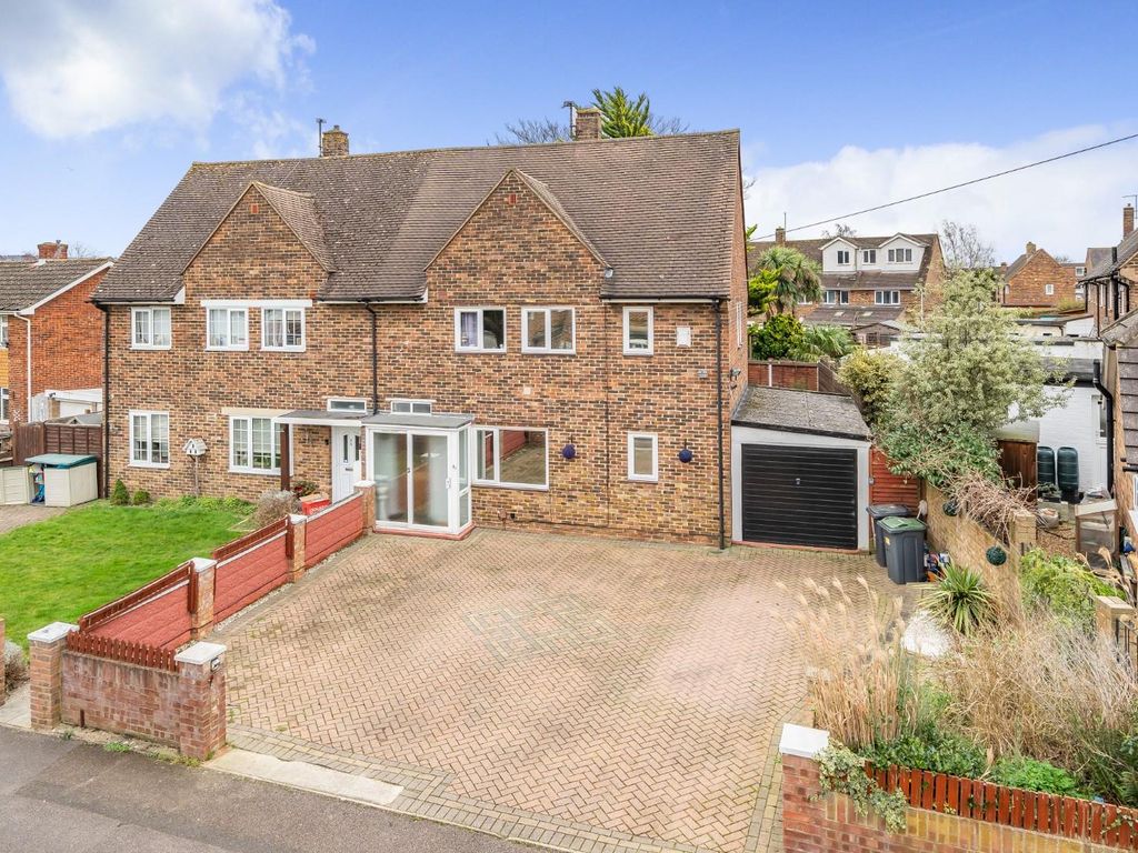 3 bed semidetached house for sale in Marsh Way, Larkfield, Aylesford